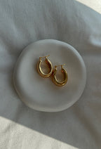 oval hoop - earrings image 3