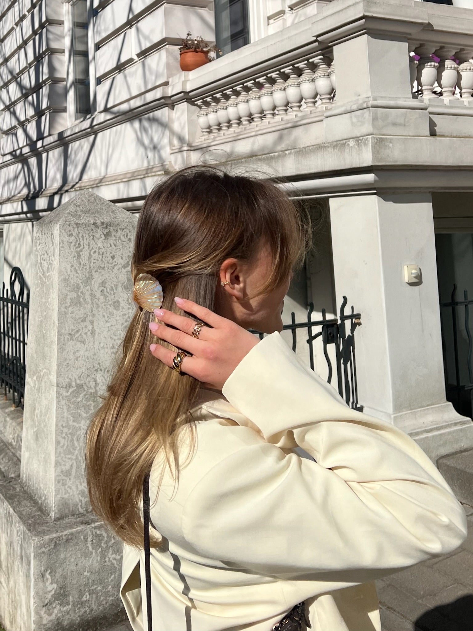 shell - hair clip image 1