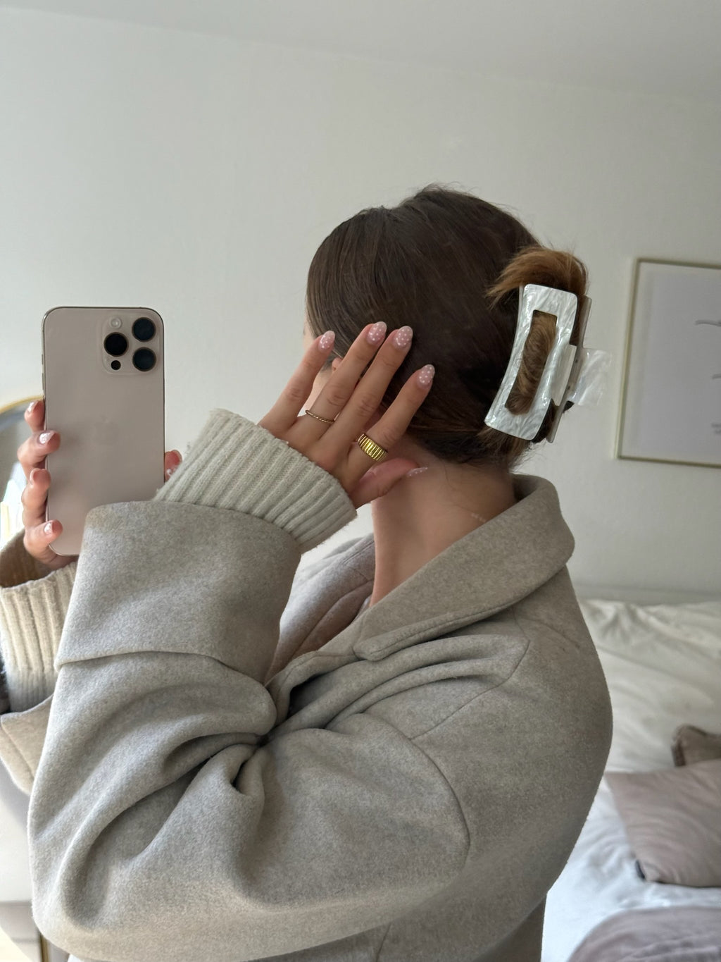 claire - hair clip image 1