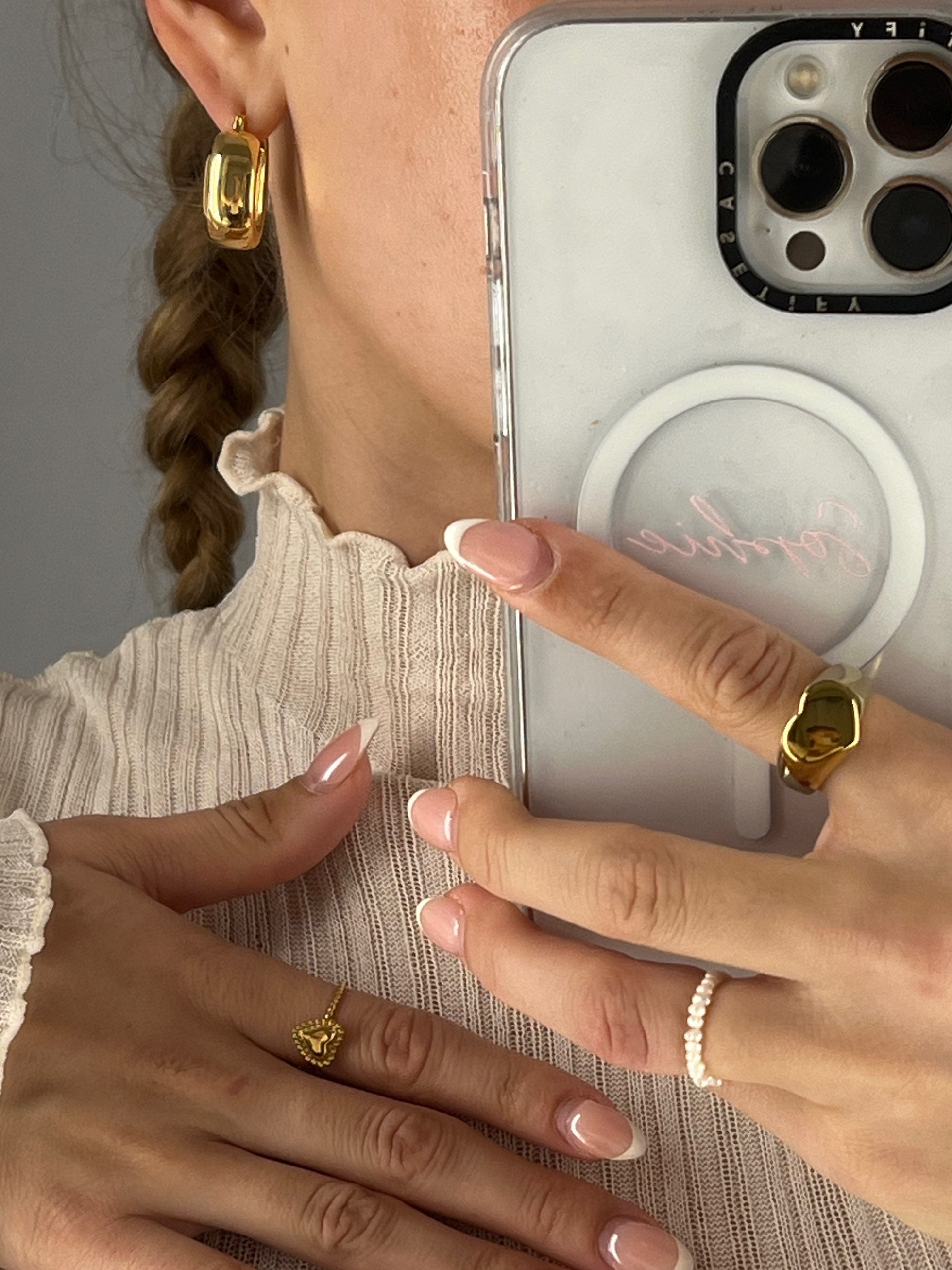 oval hoop - earrings image 2