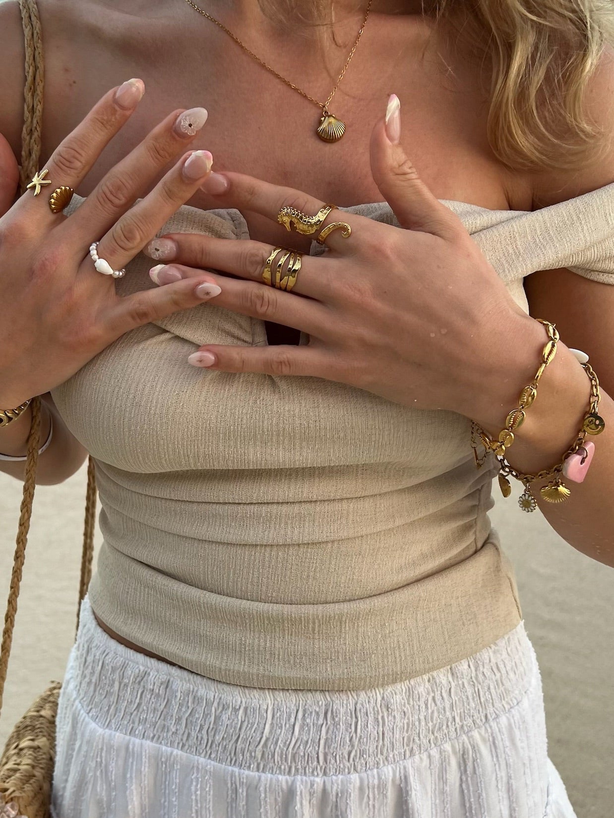 shell - necklace image 1