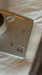 love - earrings image 3